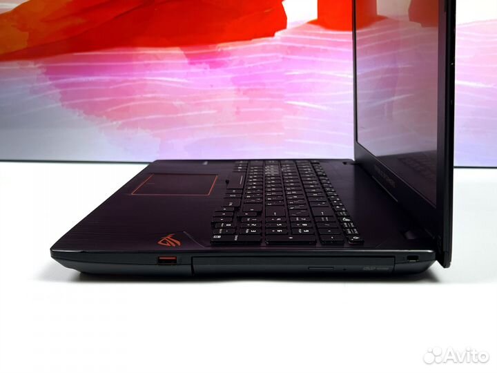 Игровой ноутбук Аsus ROG Striх / GTX 1050 / i7