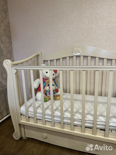 Детская кроватка Красная звезда с маятником