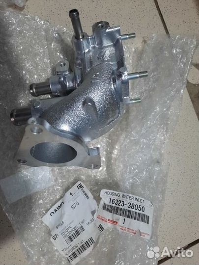 Корпус термостата передний Toyota Land Cruiser 200