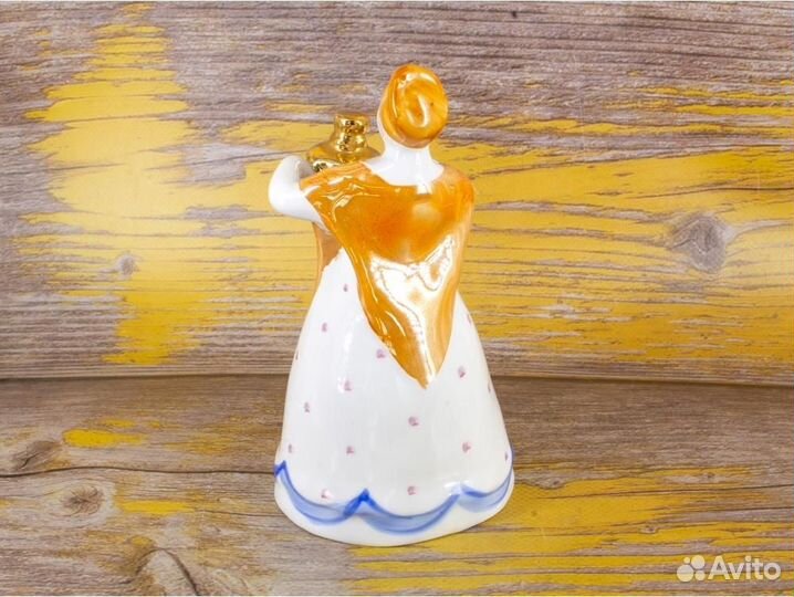 Статуэтка дулево *девушка с самоваром* (Б/У)