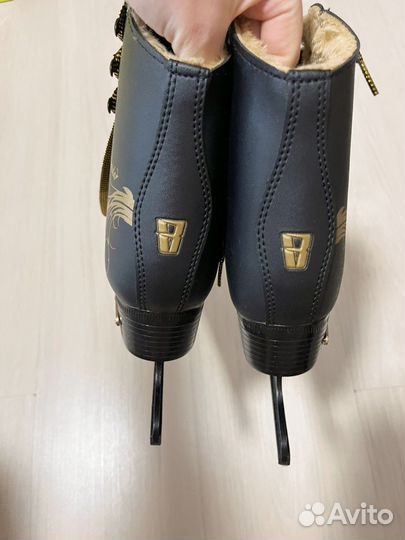 Коньки фигурные новые 38 размер