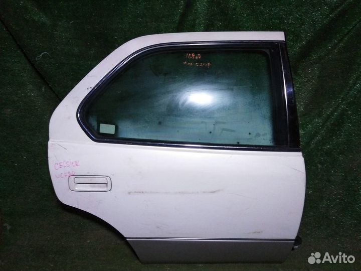 Дверь задняя правая Toyota Celsior UCF20 Пустая