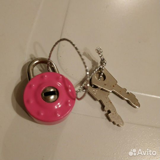 Навесной мини замок с ключом