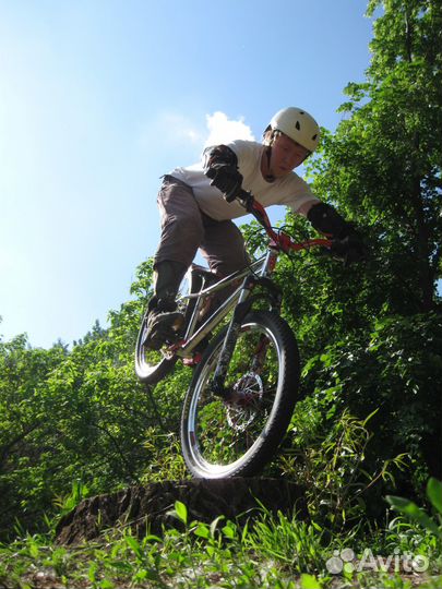 Обучение езде на велосипеде, прыжки, горный байк