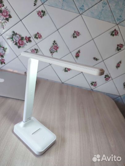Настольная лампа