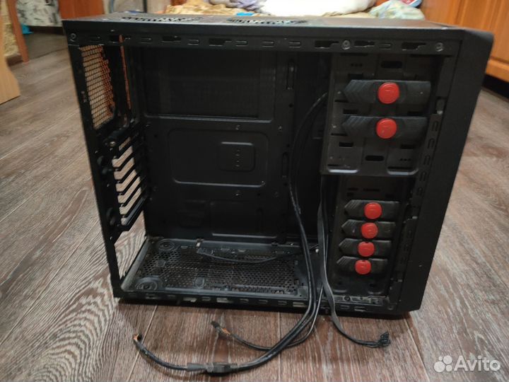 2 Корпуса для пк компьютера (нет боковой крышки)