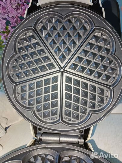 Электрическая вафельница новая