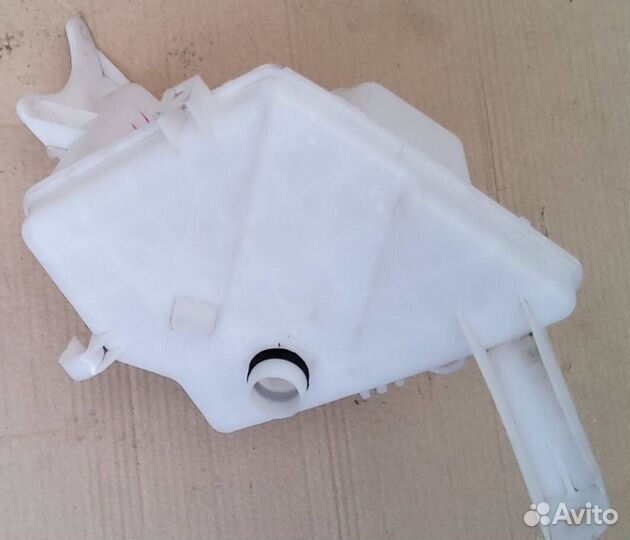 Бачок омывателя Toyota Corolla