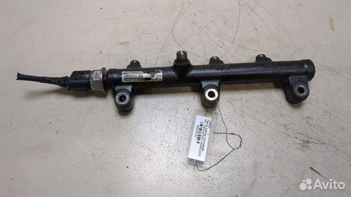 Рампа топливная киа Carnival, 2005