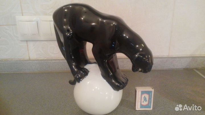 Большая статуэтка Пантера на шаре завод пролетарий