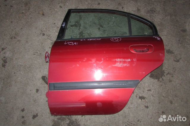 Дверь Mitsubishi Carisma в сборе