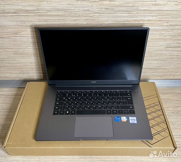 Huawei matebook D15 i5/8gb/256gb