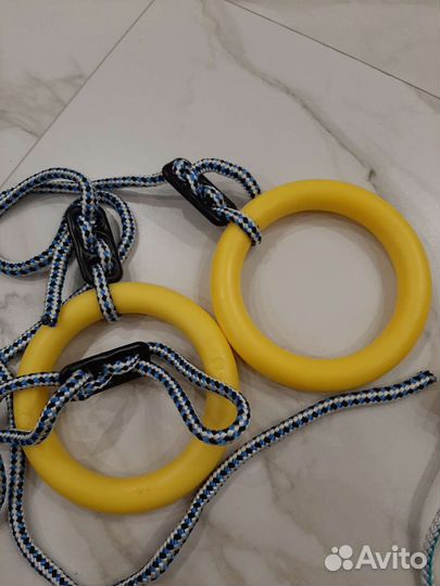 Лестница и гимнастические кольца