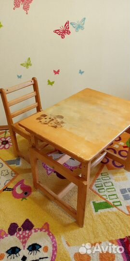 Деревянные стол со стулом