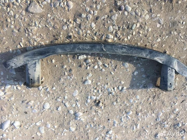 Усилитель переднего бампера Фольксваген Пассат Б