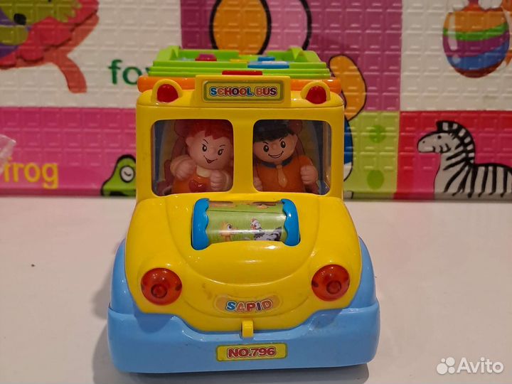 Игрушка желтый автобус