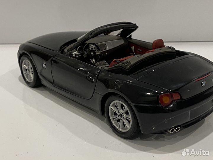 Модель BMW Z4 Kyosho 1:18 с дефектами