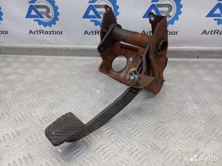 Педаль тормоза Hyundai Starex 1 2.5 D4BH 103 Л.С