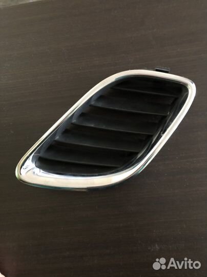 Ноздря решетки радиатора правая