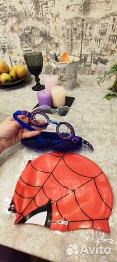 Очки и шапочка для плавания