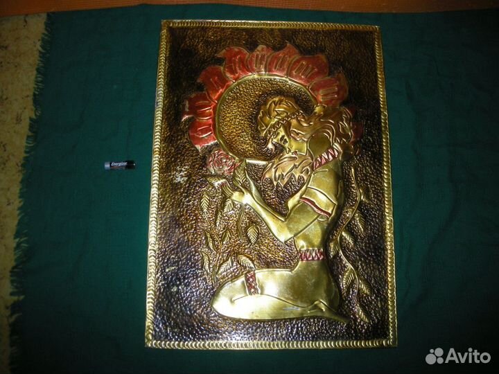 Панно чеканка девица с цветком барельеф самовывоз