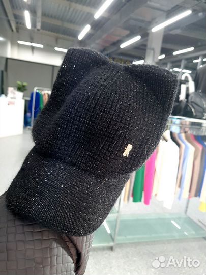 Шапка женская с козырьком и ушками