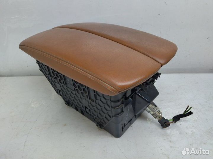 Подлокотник Bmw X5 E70M 5.0 2013