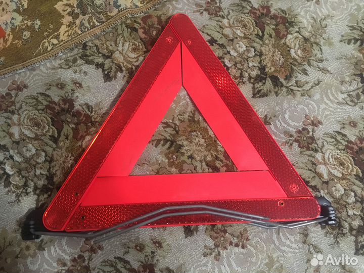 Знак аварийной остановки mercedes