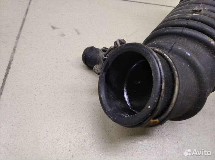 Патрубок воздушного фильтра Pajero/Montero Sport