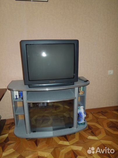 Телевизор Panasonic с тумбочкой