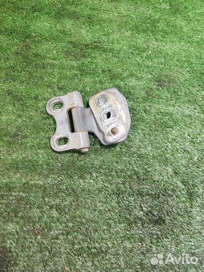 Петля двери передняя правая Mercedes Benz W210