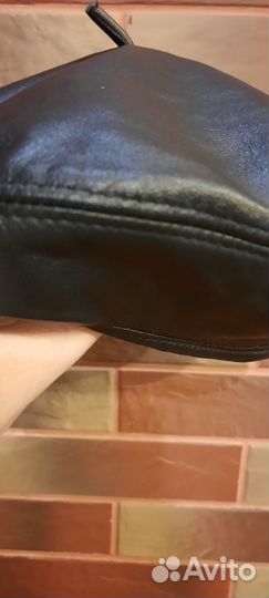 Женсий берет кожаный