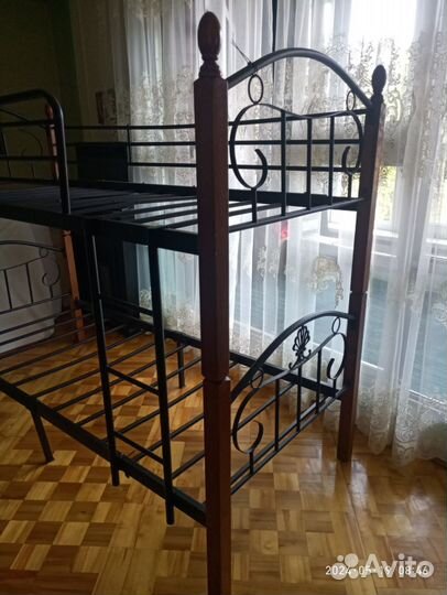 Двухярусная кровать