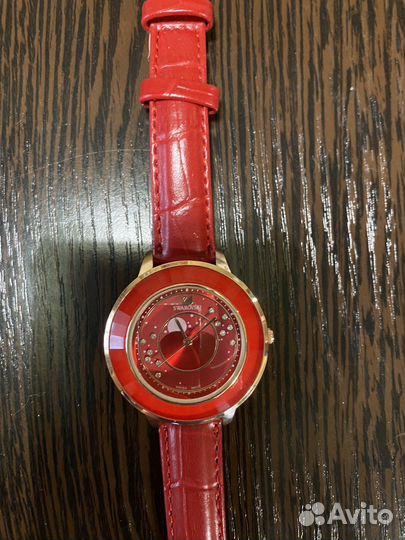 Женские часы swarovski