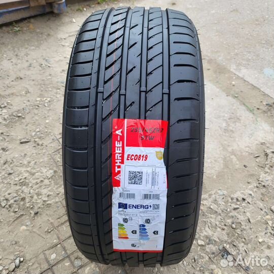 Three-A Eco819 235/45 R17 97W