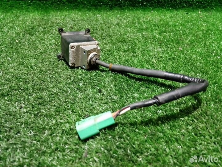 Камера переднего вида левая Toyota Harrier / Lexus