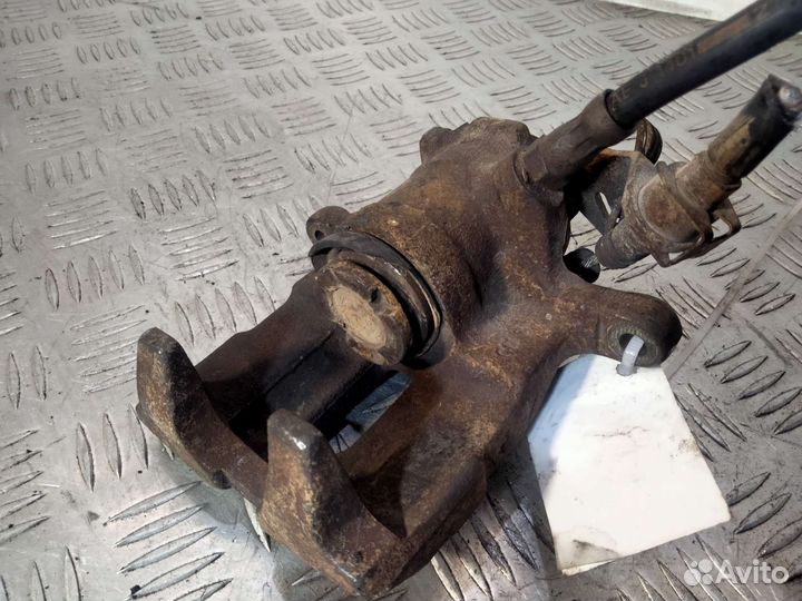 Задний правый суппорт Transporter T4