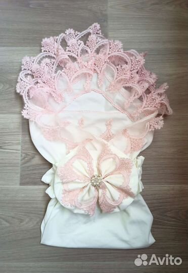 Уголок на выписку с бантом