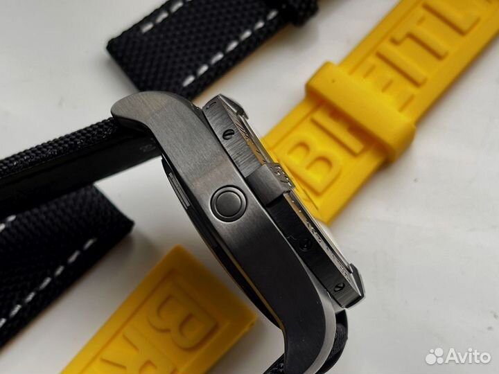 Breitling Avenger LE Seawolf, Jaune Cobrа 45мм