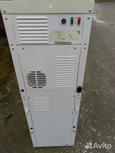 Кулер для воды напольный