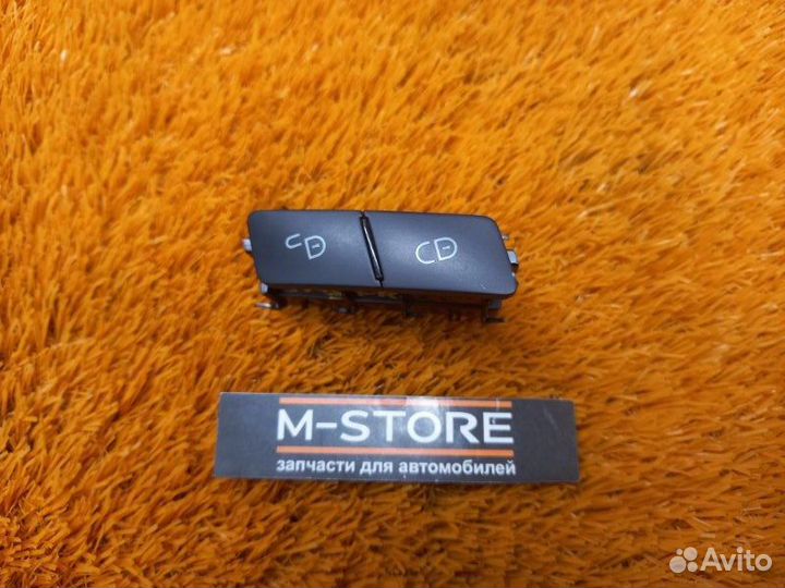 Кнопка блокировки двери передняя правая