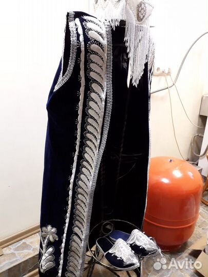 Узбекский национальный праздничный халат с чалмой