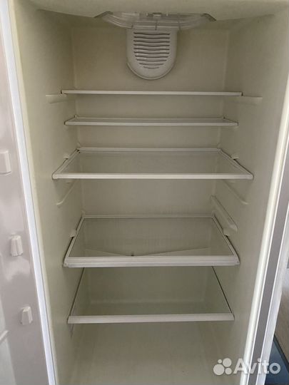 Встраиваемый холодильник Korting