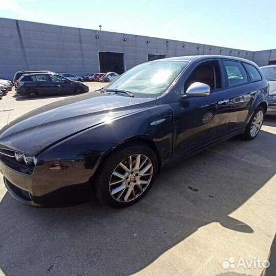 Привод правый Альфа Ромео 159 6-ст МКПП 07г