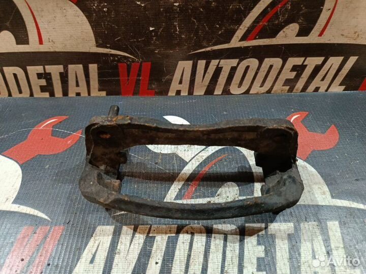 Скоба суппорта передняя левая Hyundai Accent 1 X3