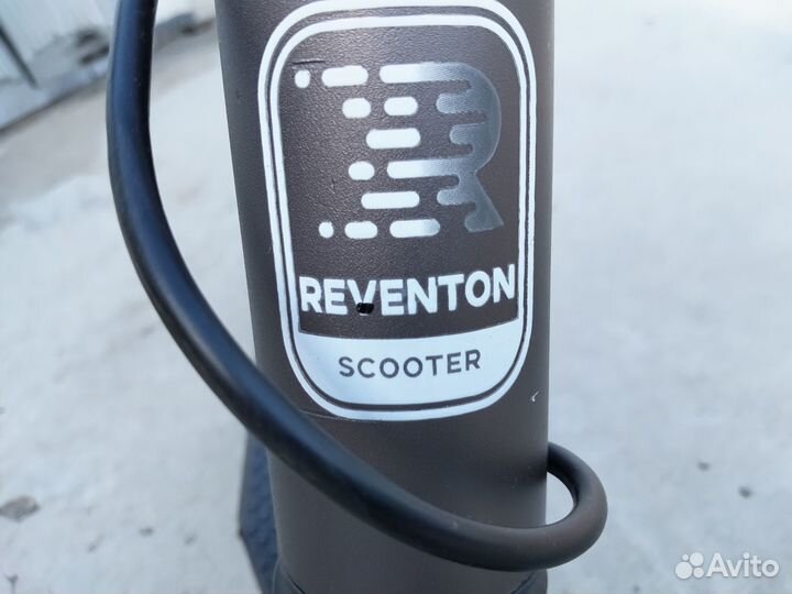 Продам электросамокат Reventon