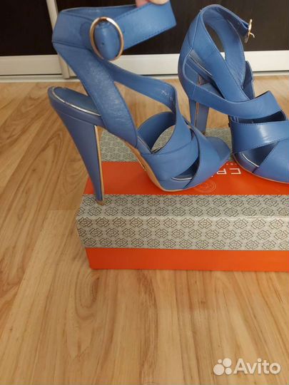 Босоножки 39