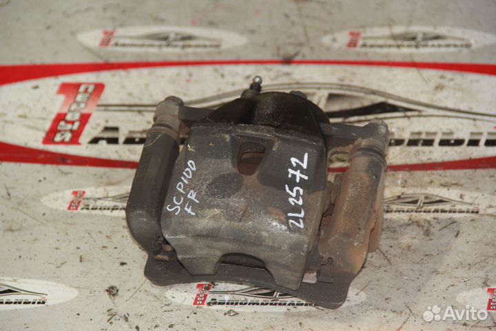 Суппорт перед право c Toyota Ractis NCP100 1NZ-FE