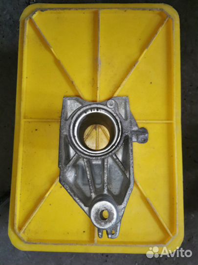 Кронштейн двигателя Mercedes Viano W639 OM 646