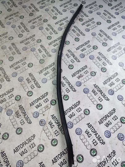 Уплотнитель капота Шкода Октавия тур А4